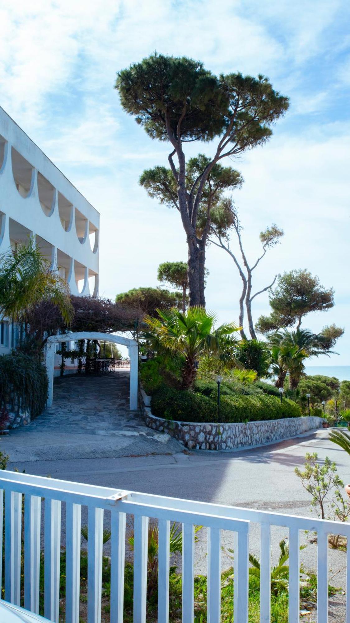 Hotel Sinuessa Terme Mondragone Exteriör bild